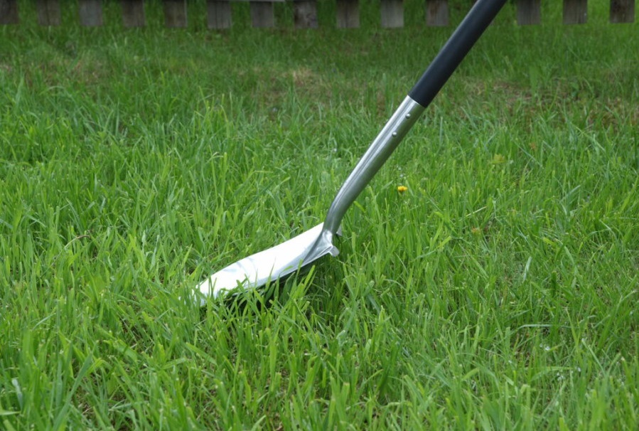 Où est utilisée la pelle à baïonnette ?