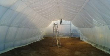 Assemblage à la main d'une serre-thermos