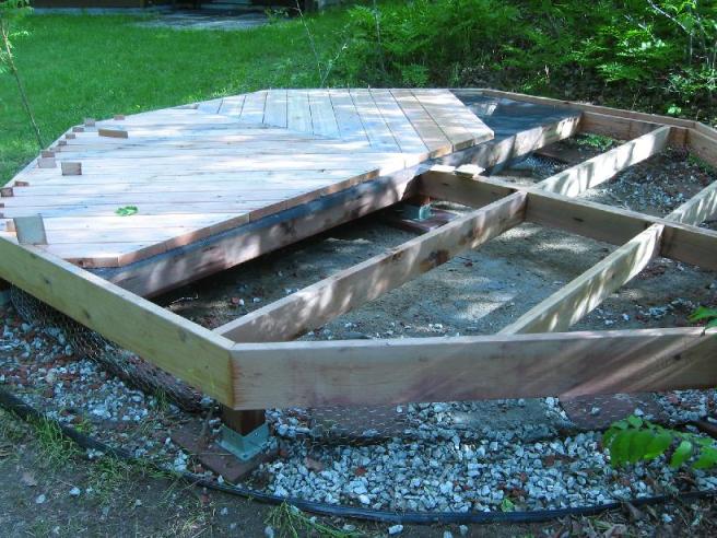 Plancher en bois dans un gazebo octogonal