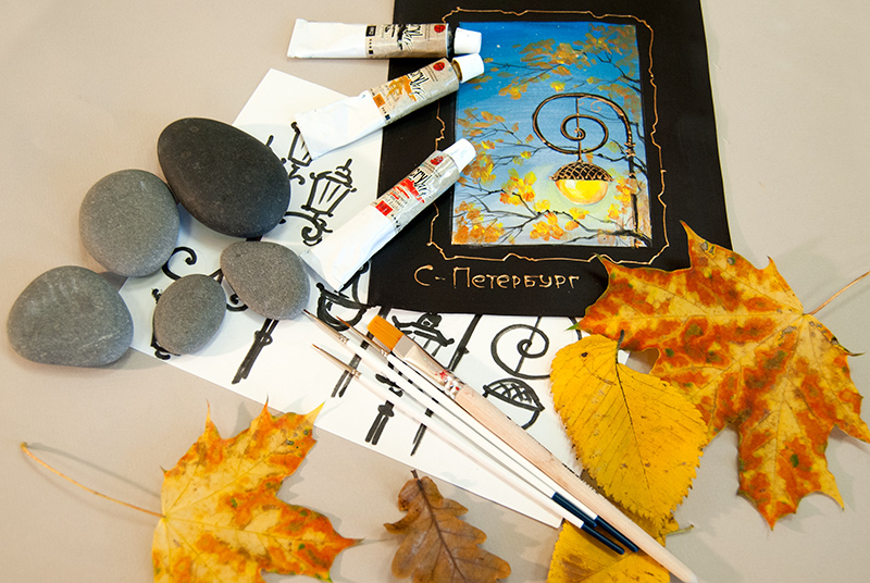 Peintures et pinceaux acryliques - un ensemble d'outils pour peindre des pierres