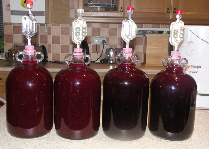 Pose d'un joint hydraulique sur les bouteilles